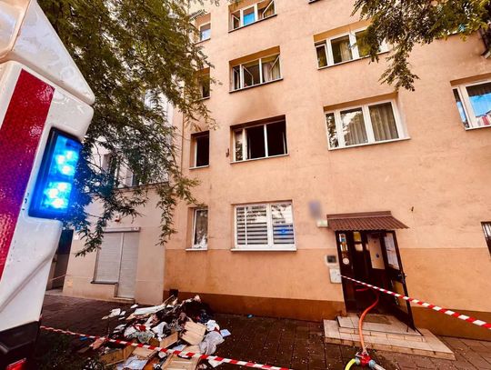 Pożar mieszkania w Krakowie. Ewakuowano mieszkańców, szybka reakcja strażaków