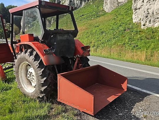 Zderzenie motocykla z ciągnikiem w Woli Kalinowskiej. Motocyklista z obrażeniami