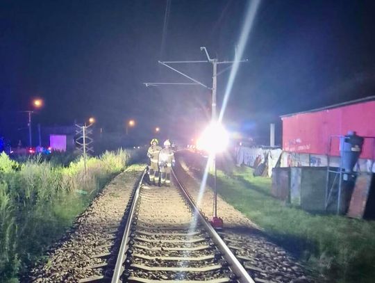 Tragedia na torach w Rzozowie. Kobieta śmiertelnie potrącona przez pociąg