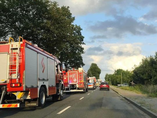 Poważny wypadek pod Wolbromiem. Dachowanie auta, kierowca trafił do szpitala