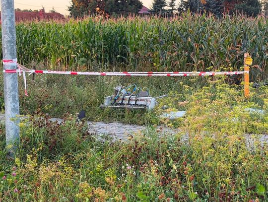 BMW dachowało w polu kukurydzy w Dąbrowie Tarnowskiej. Dwóch mężczyzn w szpitalu