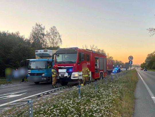Poważne utrudnienia po wypadku na ulicy Jasnogórskiej. Dostawczak zablokował drogę