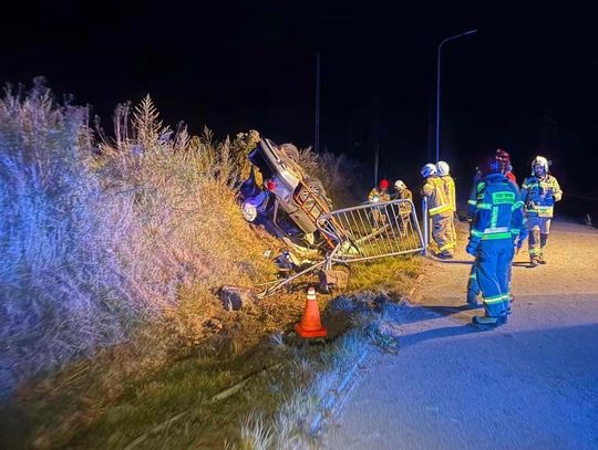 Pijany 21-latek rozbił Audi. Policjanci znaleźli broń i materiały wybuchowe