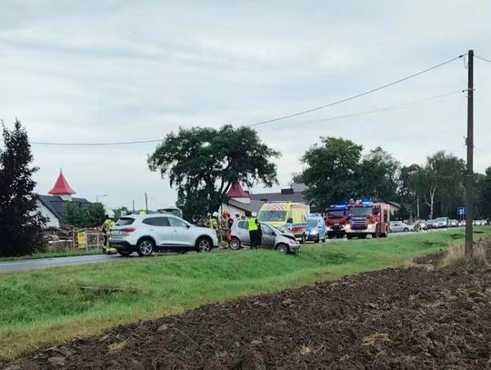 Zderzenie trzech samochodów w Babicach. Jedna osoba trafiła do szpitala