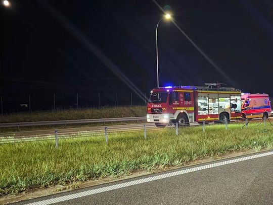 Dachowanie na S7 w kierunku Krakowa. Droga była zablokowana