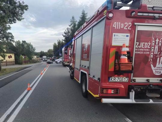 Zderzenie motocykla z osobówką na DK75 w Czchowie. Motocyklista w szpitalu