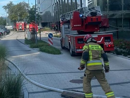Pożar samochodów na podziemnym parkingu przy ul. Wielickiej w Krakowie
