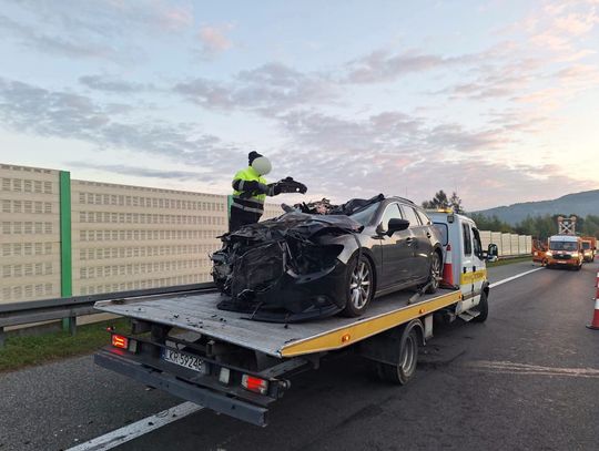 Groźny wypadek na Zakopiance w Lubniu. Osobówka uderzyła w ciężarówkę
