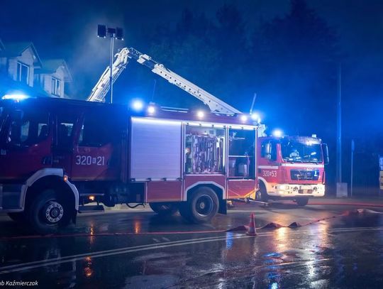 Pożar pustostanu w Skawinie. Na miejscu działało kilka zastępów straży