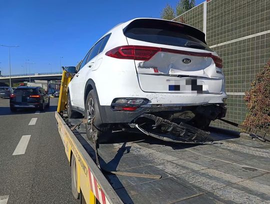 Zderzenie osobówki z dostawczakiem na A4. Jedna osoba w szpitalu