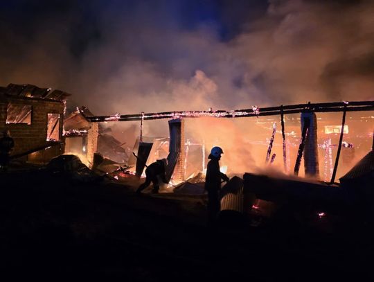 Ogromny pożar stolarni w Lipnicy Dolnej. Trwa akcja strażaków [ZDJĘCIA]