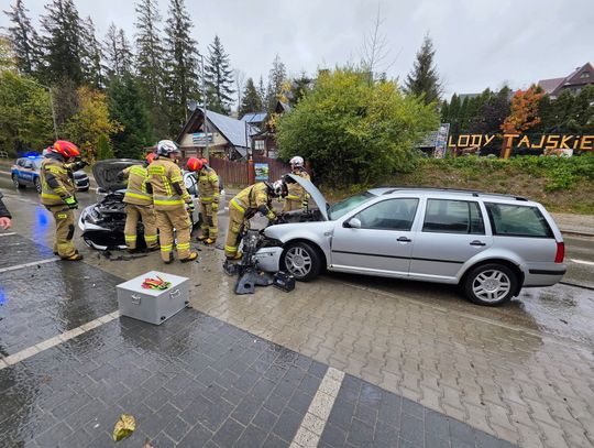 Wypadek w Kościelisku. Zderzyły się dwa samochody, jedna osoba ranna