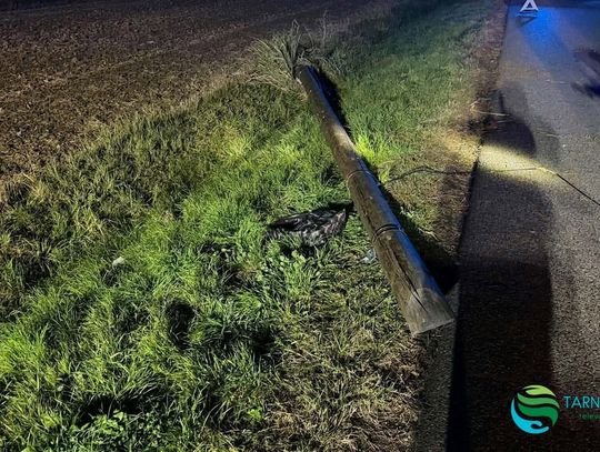 Audi uderzyło w słup w Grabnie. Gdy przyjechały służby, nikogo nie było